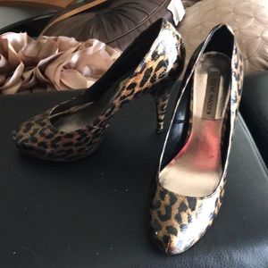 Black and bronze leopard print heels